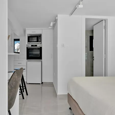 Phaedrus Living Alkminis Seaview Litore Apartment