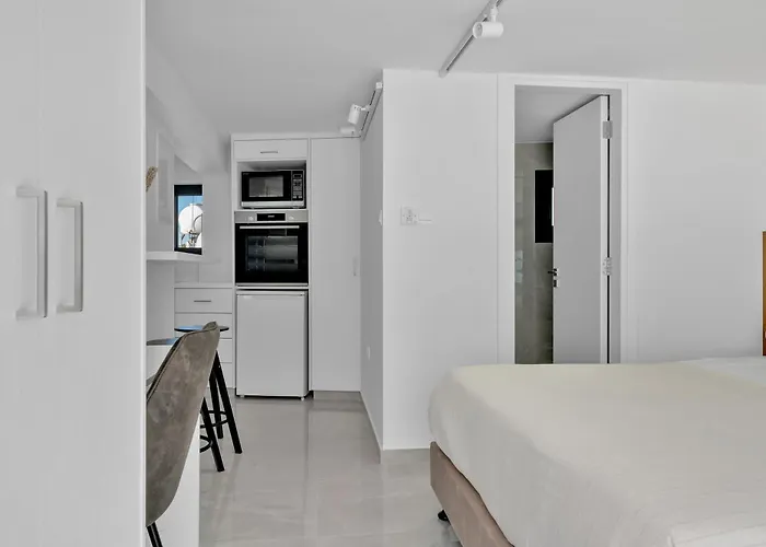 Phaedrus Living Alkminis Seaview Litore Lägenhet